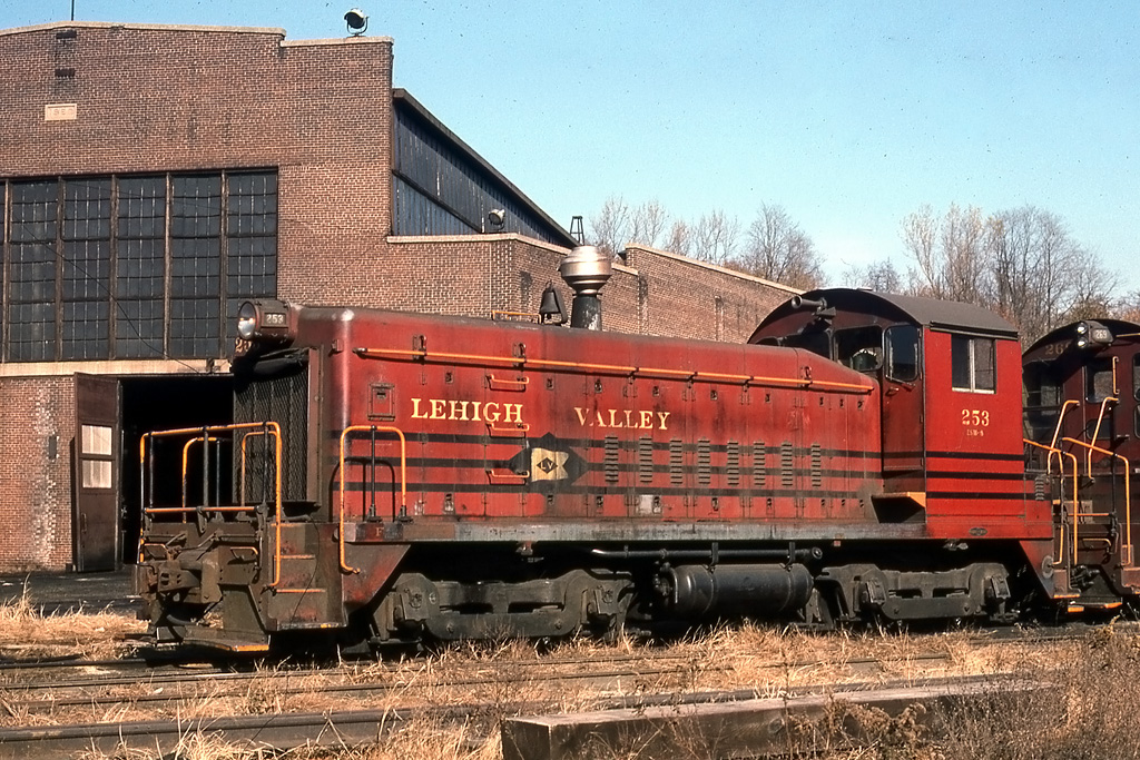 Lehigh Valley EMD SW8 253 at Bethlehem, PA - ARHS Digital Archive