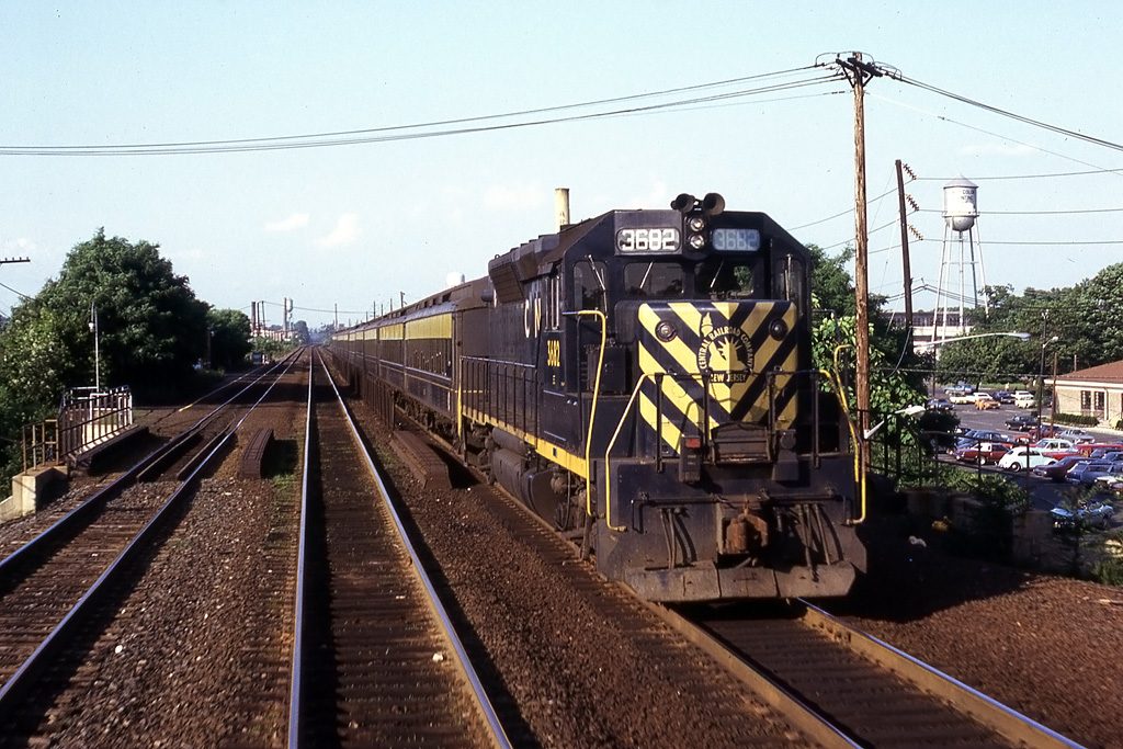 Central Railroad of New Jersey EMD GP40P 3682 at Dunellen, NJ - ARHS Digital Archive