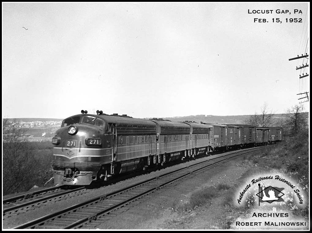 Reading EMD F7A 271 at Locust Gap, PA - ARHS Digital Archive