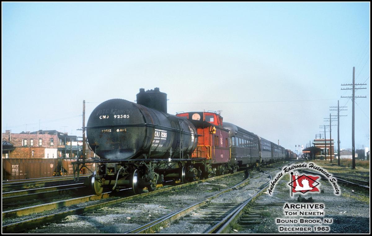 Central Railroad of New Jersey Tank 92505 at Bound Brook, NJ - ARHS Digital Archive