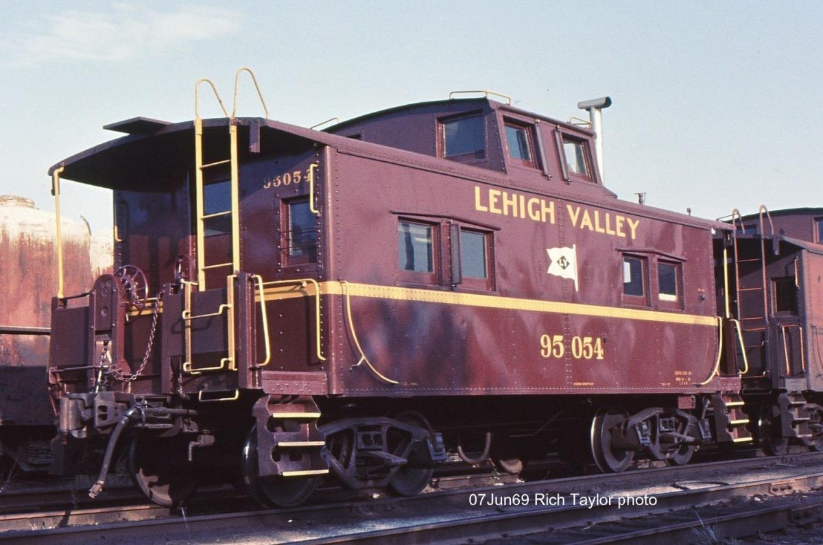 Lehigh Valley Caboose 95054 at Lehighton, PA - ARHS Digital Archive