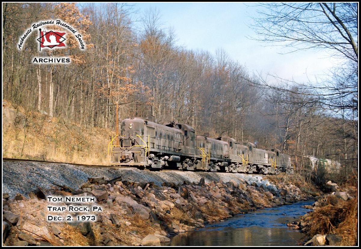 Reading ALCO RS3  at Trap Rock, PA - ARHS Digital Archive