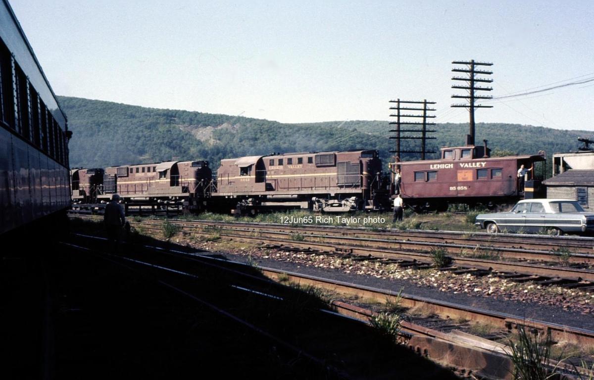 Lehigh Valley ALCO RS11 8642 at Pittston, PA - ARHS Digital Archive