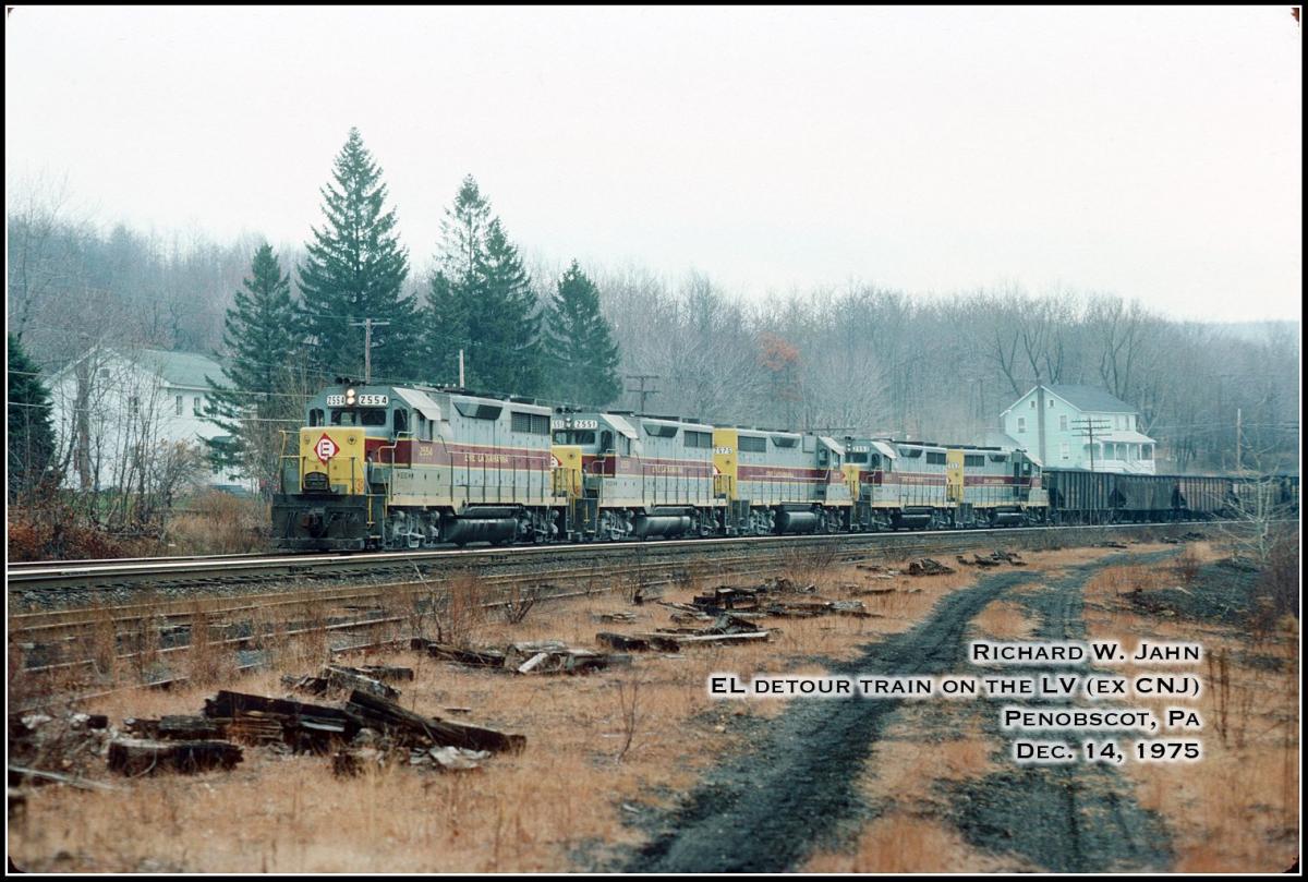 Erie Lackawanna EMD GP35 2554 at Penobscot, PA - ARHS Digital Archive