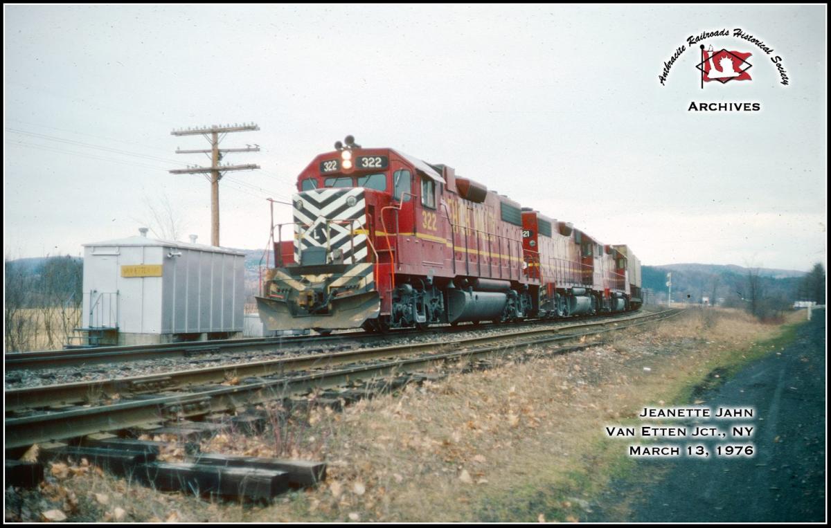Lehigh Valley Signal 322 at Van Etten, NY - ARHS Digital Archive
