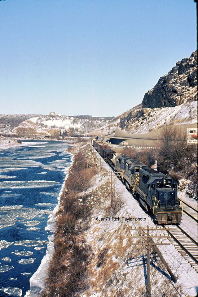 Central Railroad of New Jersey EMD SD40 3065 at Lehigh Gap, PA - ARHS Digital Archive