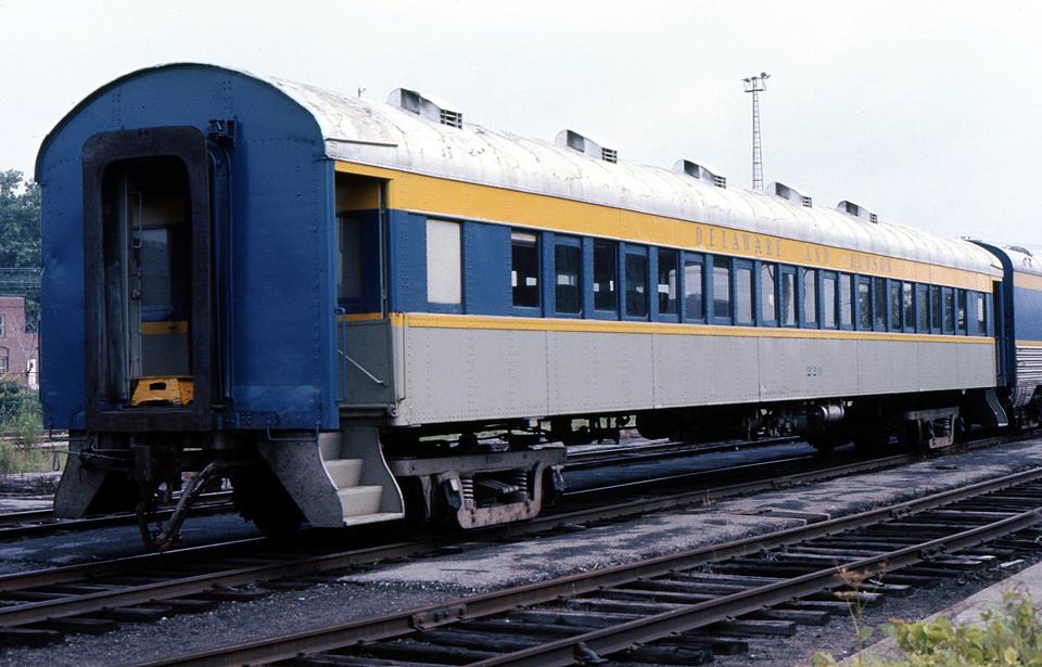 Delaware and Hudson Passenger 220 at Colonie, NY - ARHS Digital Archive