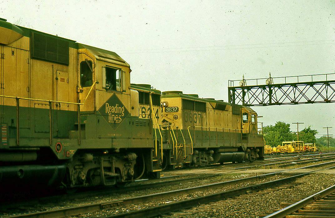 Reading EMD GP35 3637 at King of Prussia, PA - ARHS Digital Archive