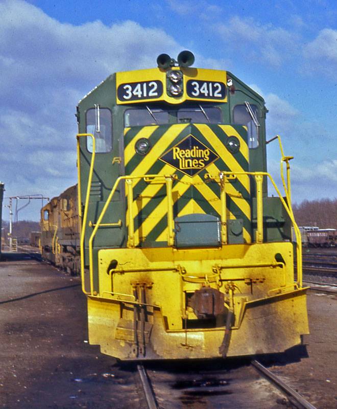 Reading EMD GP39-2 3412 at King of Prussia, PA - ARHS Digital Archive