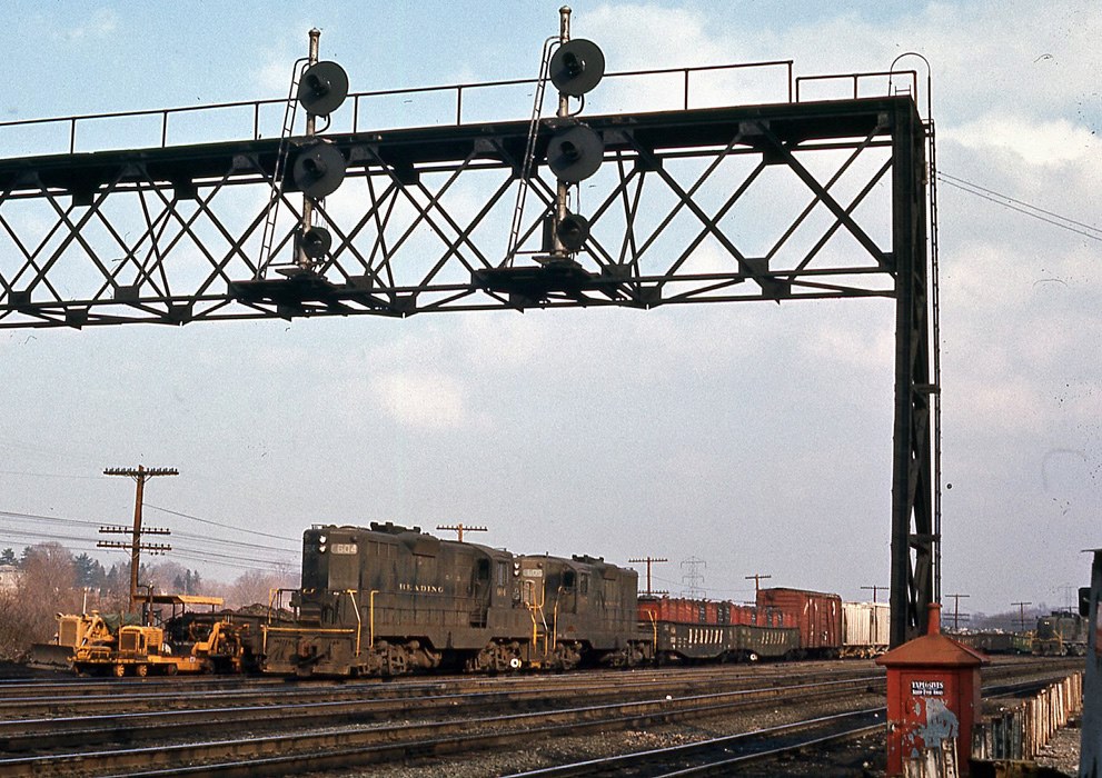 Reading EMD GP7 604 at King of Prussia, PA - ARHS Digital Archive