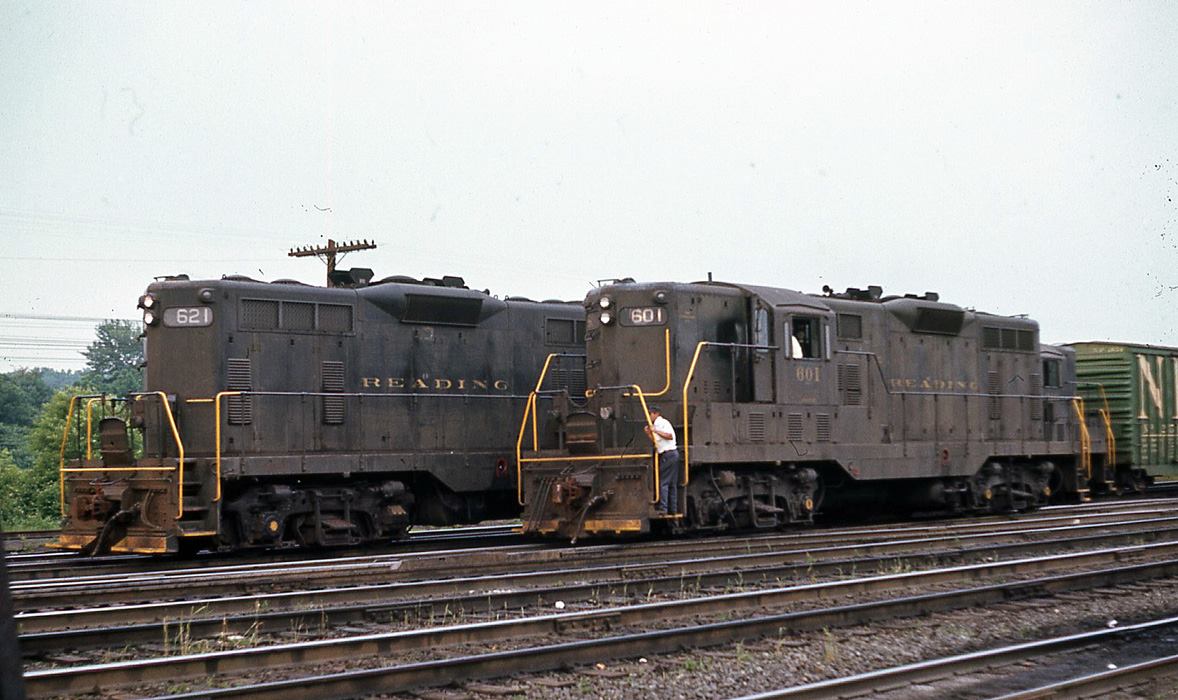 Reading EMD GP7 601 at King of Prussia, PA - ARHS Digital Archive