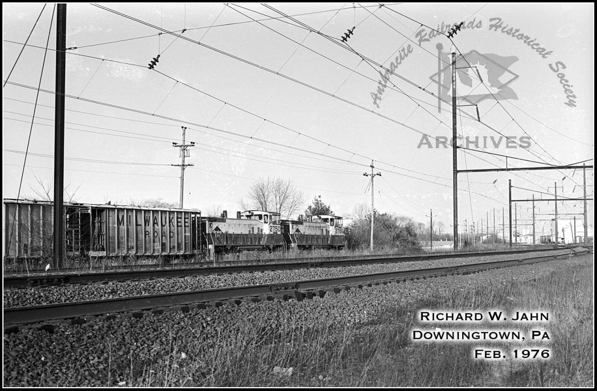 Reading EMD SW1500 2750 at Downingtown, PA - ARHS Digital Archive