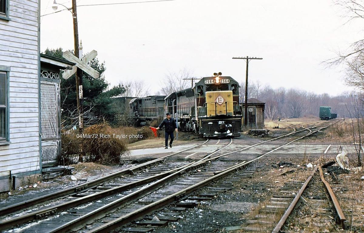 Erie Lackawanna EMD GP35 2564 at High Bridge, NJ - ARHS Digital Archive
