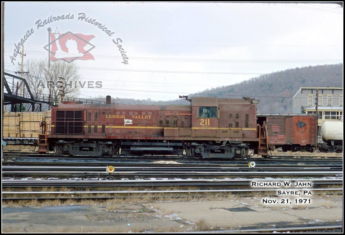 Lehigh Valley ALCO RS3 211 at Sayre, PA - ARHS Digital Archive