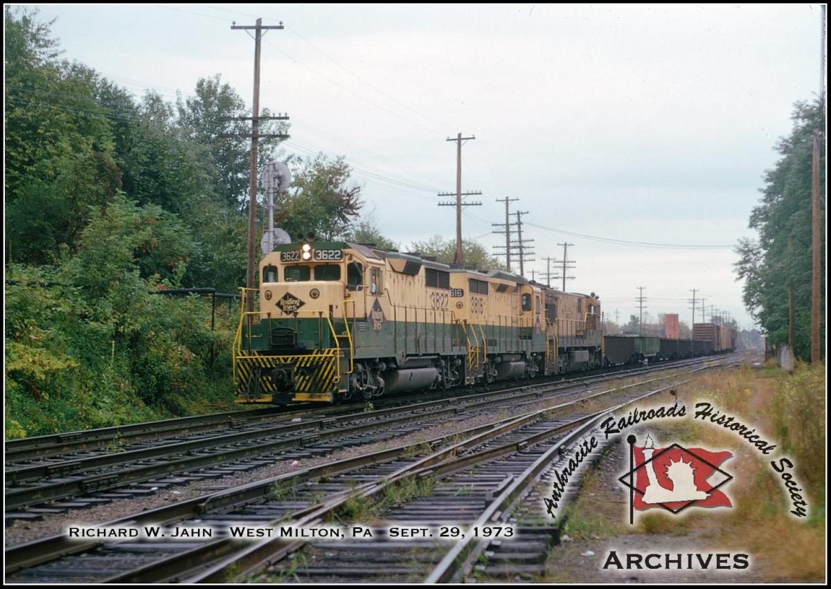 Reading EMD GP35 3622 at West Milton, PA - ARHS Digital Archive