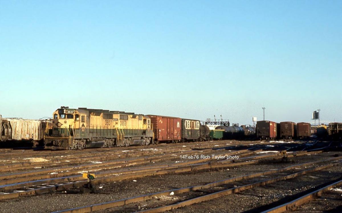 Reading EMD GP35 3637 at Elizabeth, NJ - ARHS Digital Archive