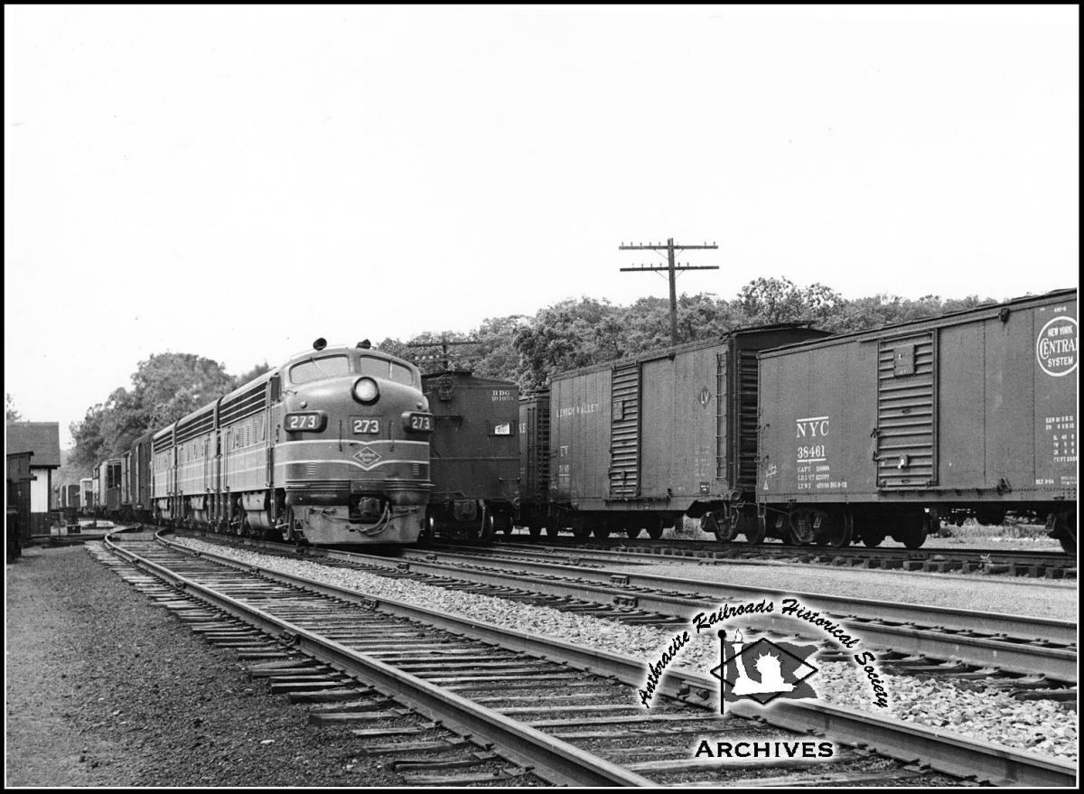 Reading EMD F7A 273 at Green Lane, PA - ARHS Digital Archive