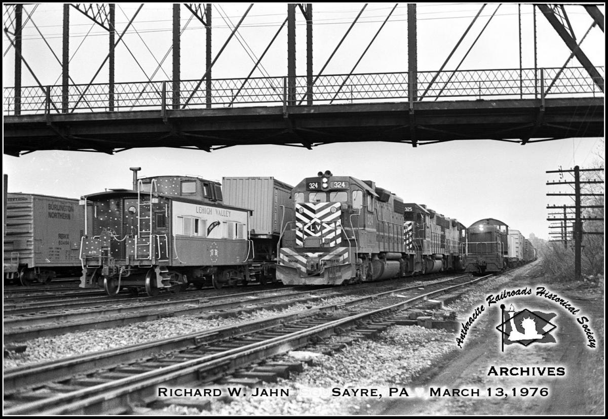 Lehigh Valley EMD GP38-2 324 at Sayre, PA - ARHS Digital Archive