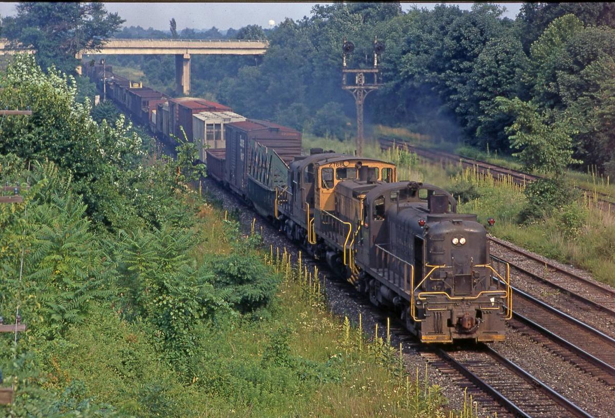 Reading ALCO RS3 470 at Douglassville, PA - ARHS Digital Archive