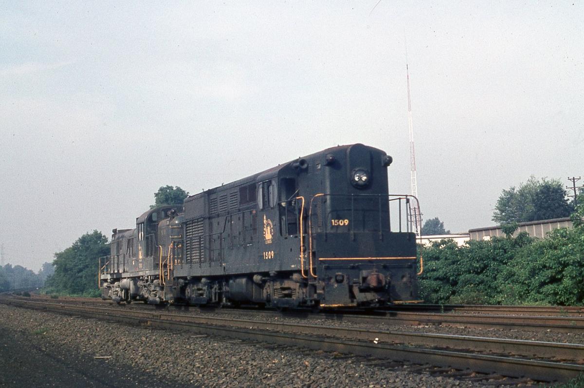 Central Railroad of New Jersey FM H15-44 1509 at Bound Brook, NJ - ARHS Digital Archive