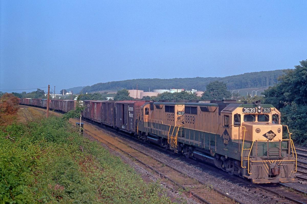 Reading EMD GP35 3639 at Rutherford, PA - ARHS Digital Archive