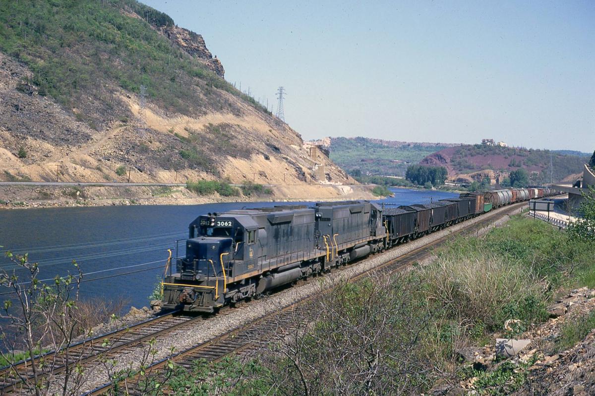 Central Railroad of New Jersey EMD SD40 3062 at Lehigh Gap, PA - ARHS Digital Archive