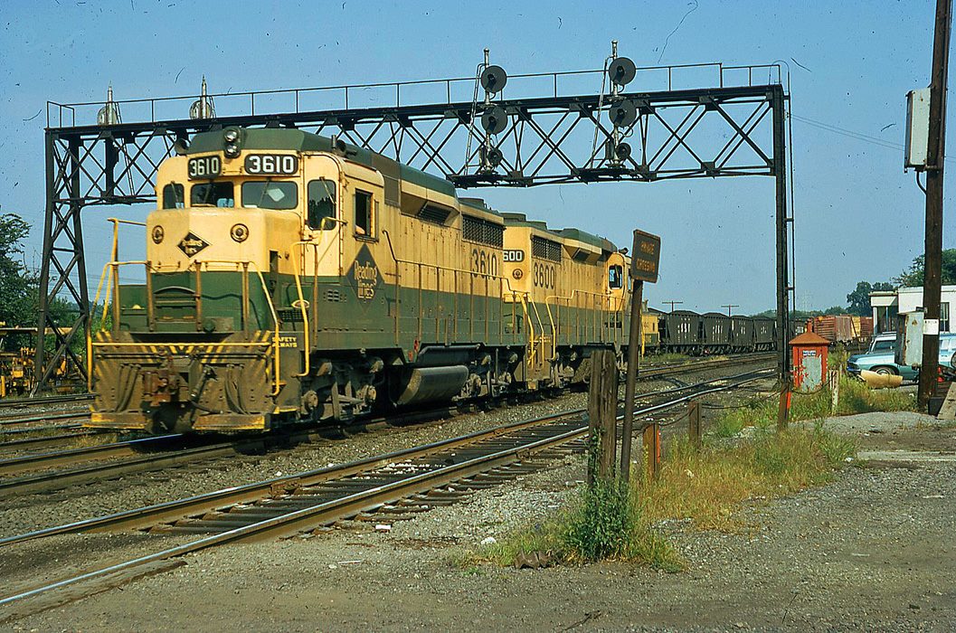 Reading EMD GP30 3610 at King of Prussia, PA - ARHS Digital Archive