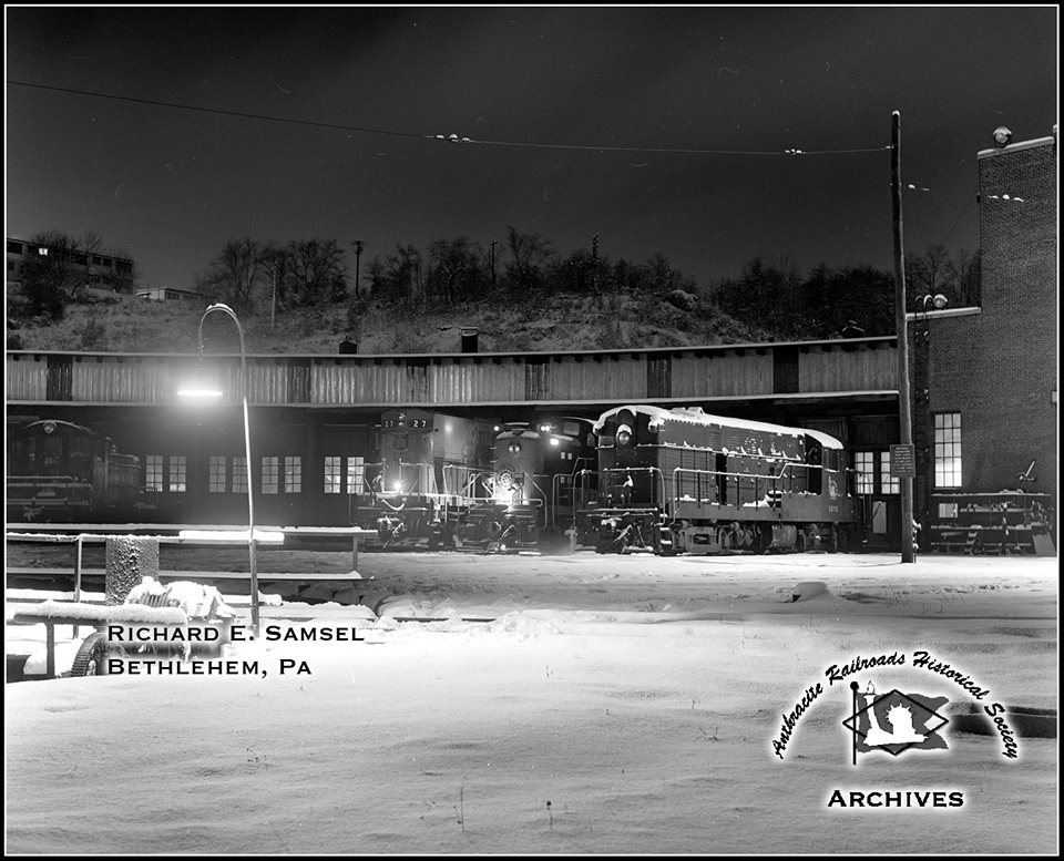 Central Railroad of New Jersey FM H16-44 1515 at Bethlehem, PA - ARHS Digital Archive
