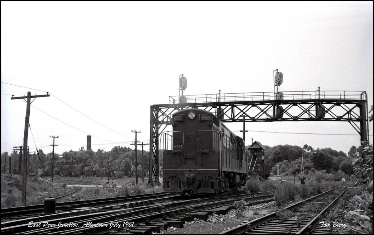 Reading FM H24-66 867 at Allentown, PA - ARHS Digital Archive