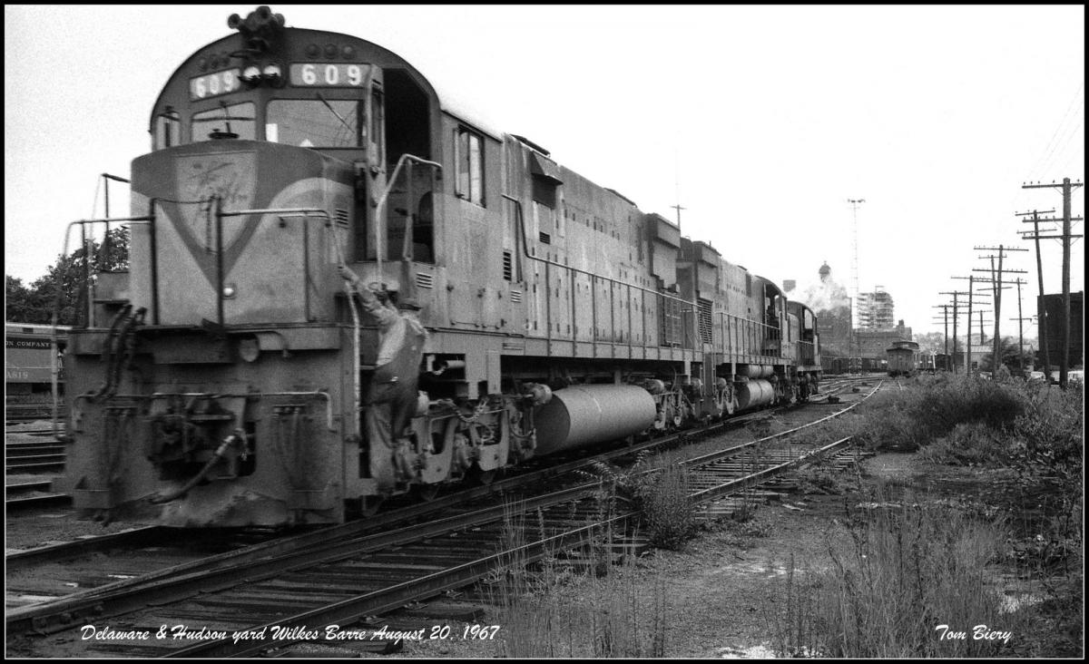 Delaware and Hudson ALCO C628 609 at Wilkes-Barre, PA - ARHS Digital Archive