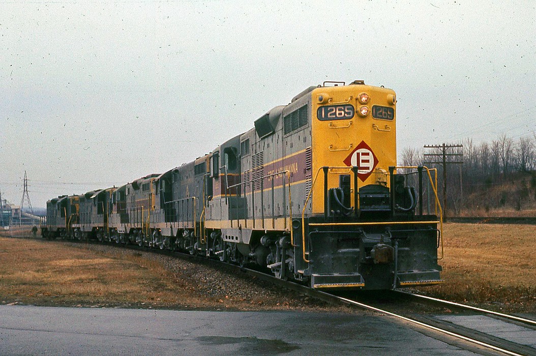 Erie Lackawanna EMD GP9 1265 at Portland, PA - ARHS Digital Archive
