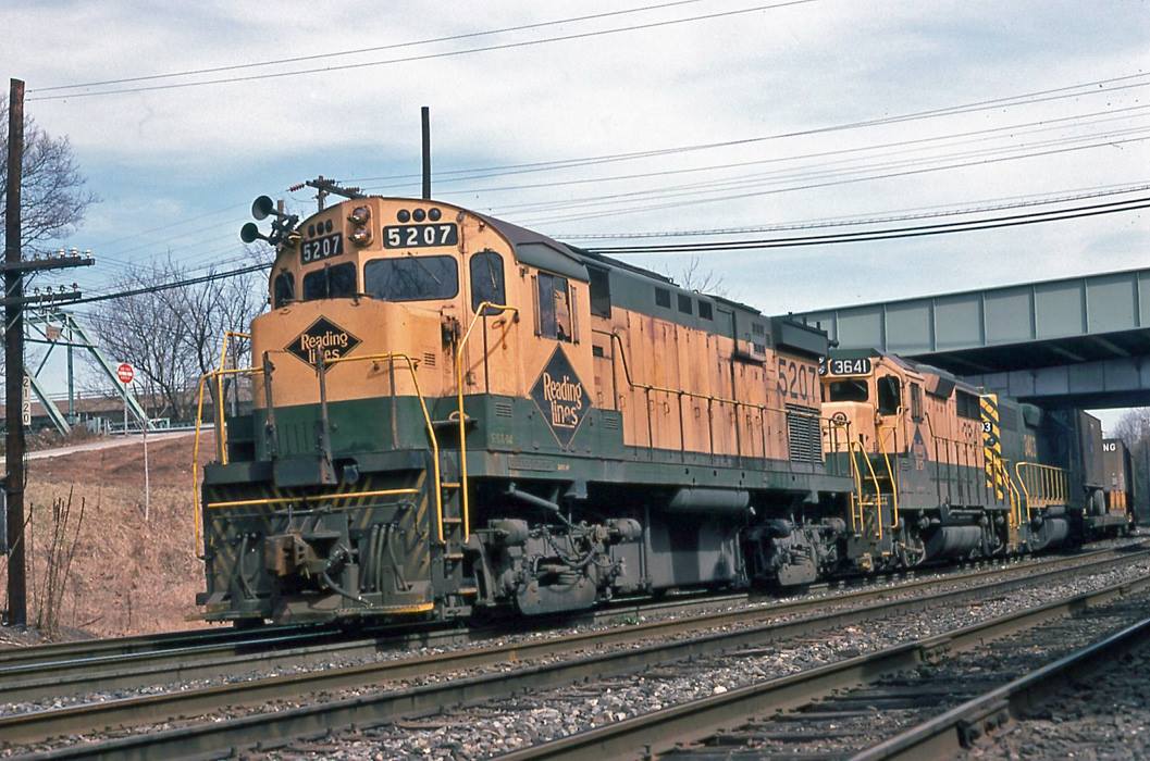 Reading ALCO C424 5207 at Port Kennedy, PA - ARHS Digital Archive