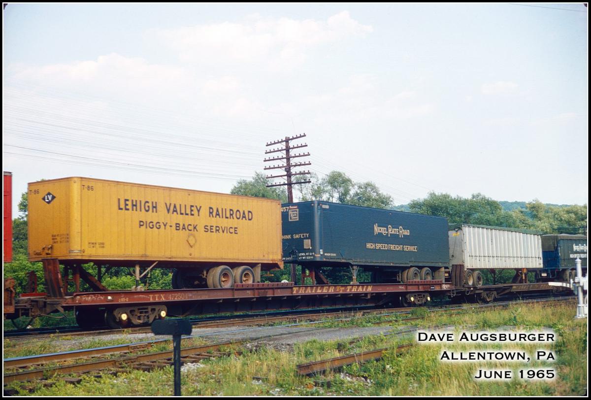Trailer Train Flat 472504 at Allentown, PA - ARHS Digital Archive