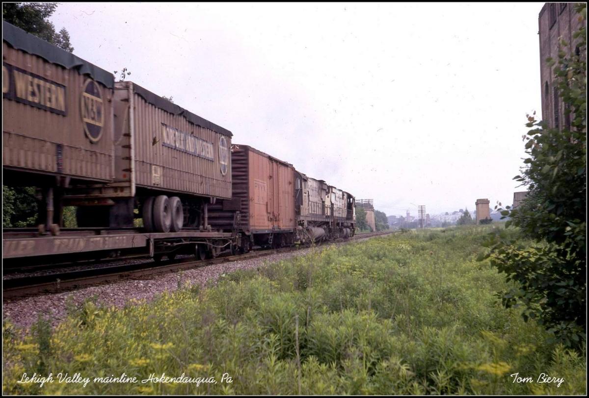 Lehigh Valley ALCO C628  at Hokendauqua, PA - ARHS Digital Archive
