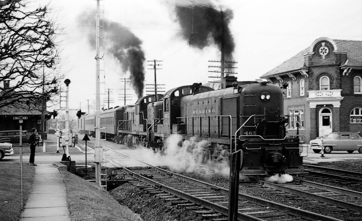 Reading ALCO RS3 465 at Telford, PA - ARHS Digital Archive