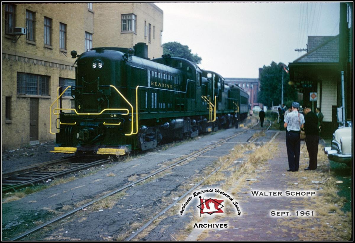 Reading ALCO RS3 467 at Ephrata, PA - ARHS Digital Archive