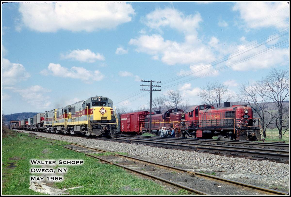 Erie Lackawanna GE U25B 2515 at Owego, NY - ARHS Digital Archive