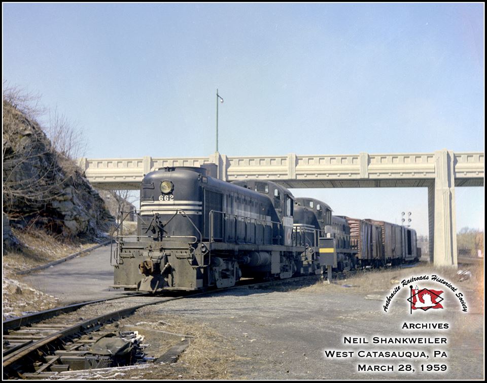 Lehigh and New England ALCO RS2 662 at West Catasauqua, PA - ARHS Digital Archive