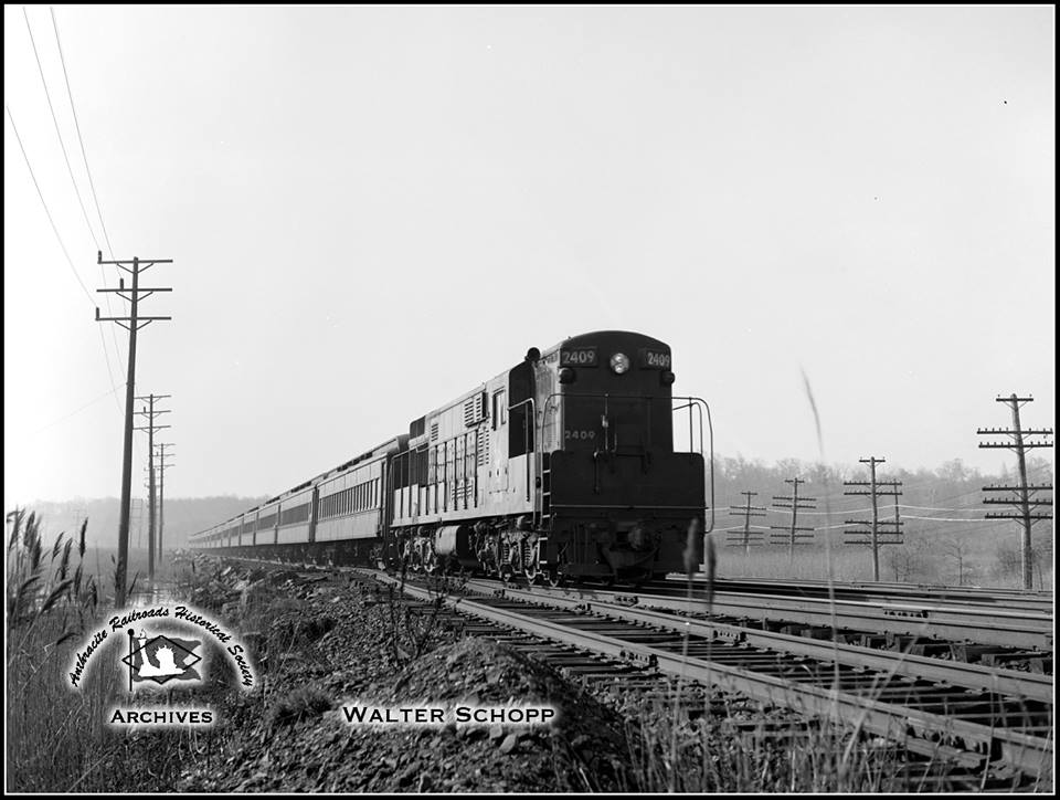 Central Railroad of New Jersey FM H24-66 2409 at Morgan, NJ - ARHS Digital Archive