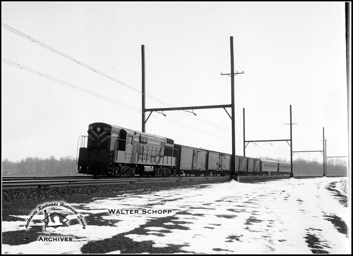 Central Railroad of New Jersey FM H24-66 2411 at Yardley, PA - ARHS Digital Archive