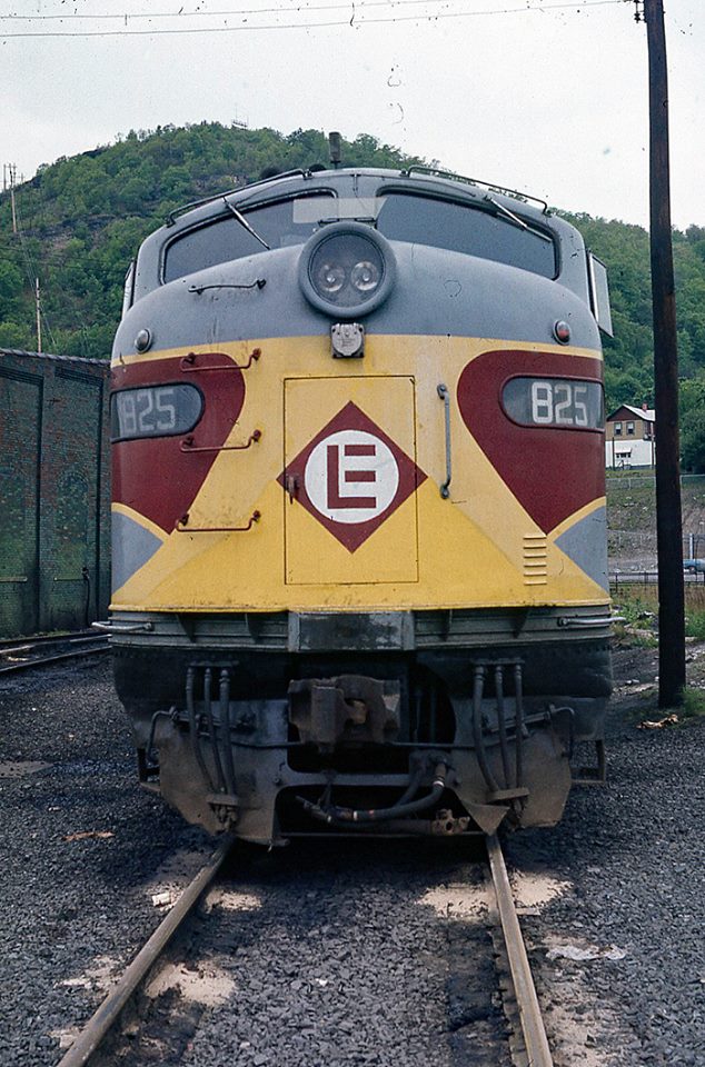 Erie Lackawanna EMD E8A 825 at Port Jervis, NY - ARHS Digital Archive