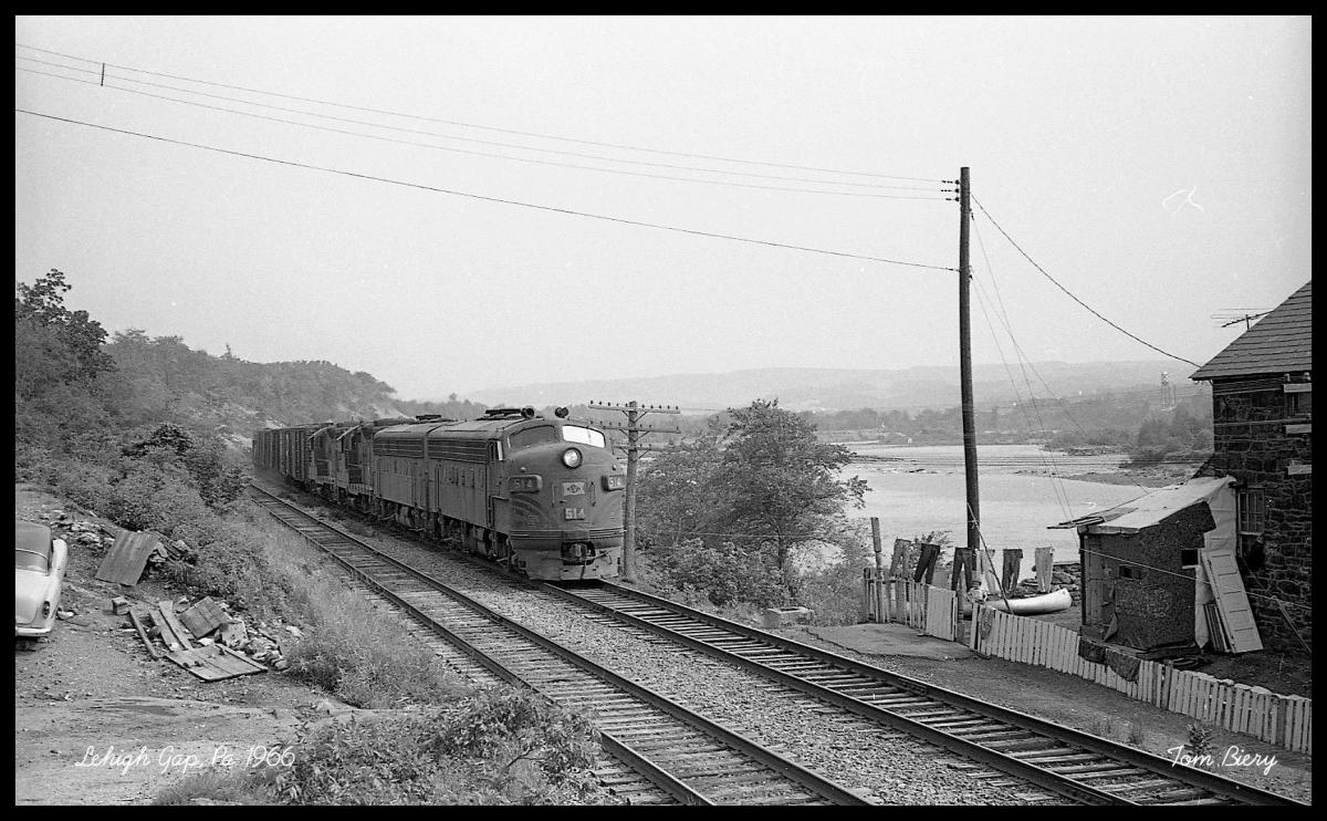 Lehigh Valley EMD F3A 514 at Lehigh Gap, PA - ARHS Digital Archive