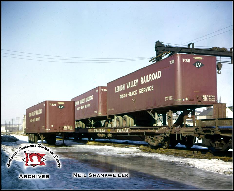 Trailer Train Flat  at Unknown, US - ARHS Digital Archive