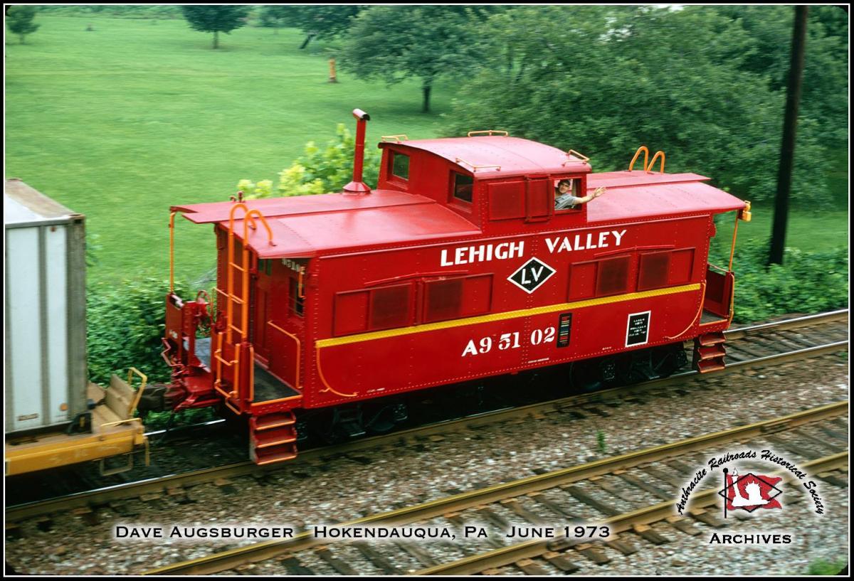 Lehigh Valley Caboose 95102 at Hokendauqua, PA - ARHS Digital Archive