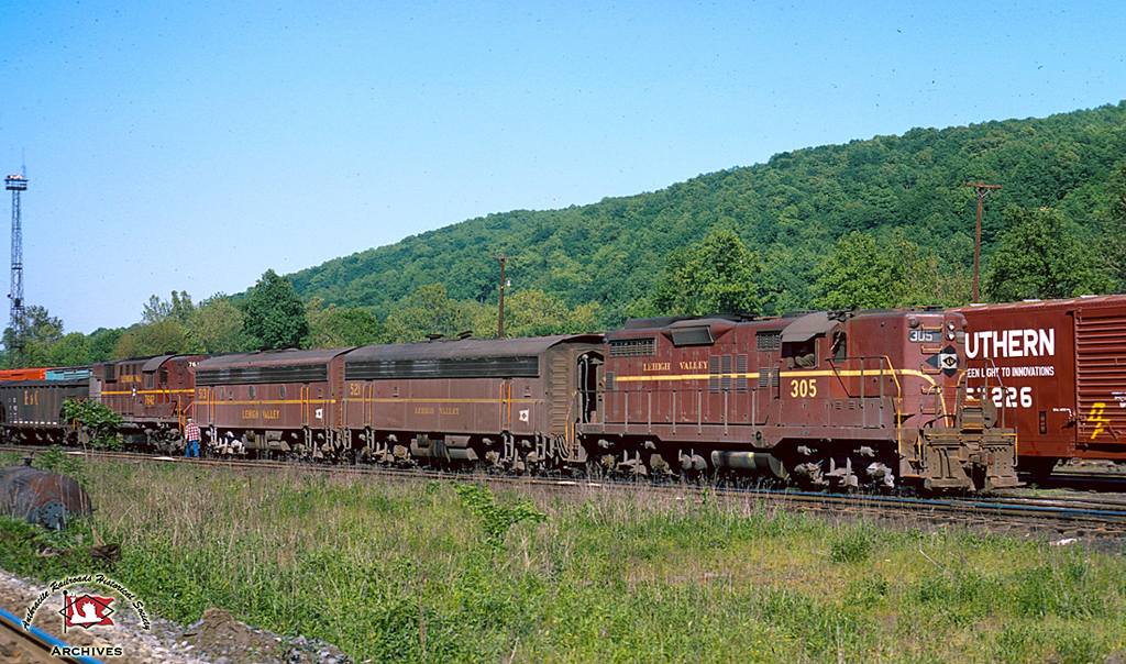 Lehigh Valley EMD GP18 305 at Allentown, PA - ARHS Digital Archive
