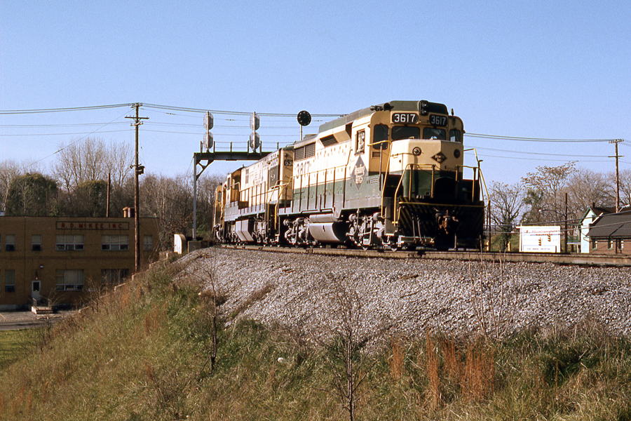 Reading EMD GP30 3617 at Hagerstown, MD - ARHS Digital Archive
